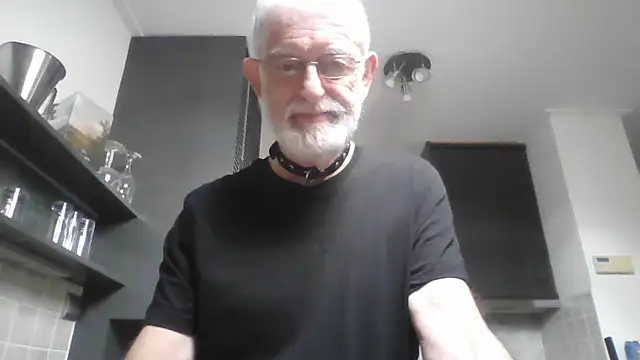 Snapshot of ewaldwillems99 chatting on October 21, 2025, 2:38 pm ewaldwillems99 online show from October 21, 2025, 2:38 pm