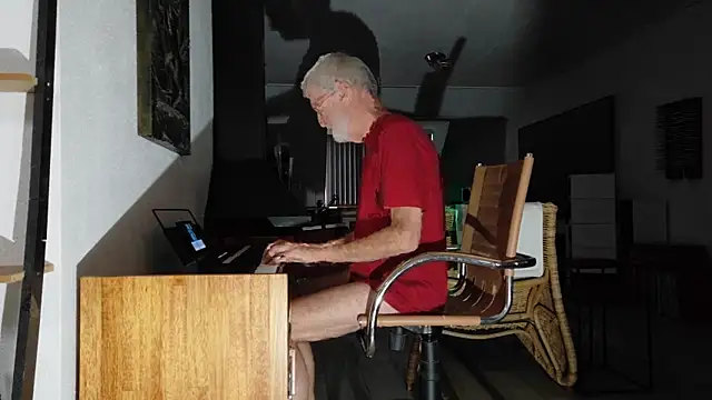 Snapshot of ewaldwillems99 chatting on November 7, 2025, 3:05 pm ewaldwillems99 online show from November 7, 2025, 3:05 pm