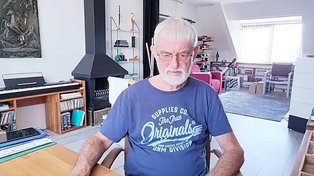 Snapshot of ewaldwillems99 chatting on July 19, 2026, 12:57 pm ewaldwillems99 online show from July 19, 2026, 12:57 pm