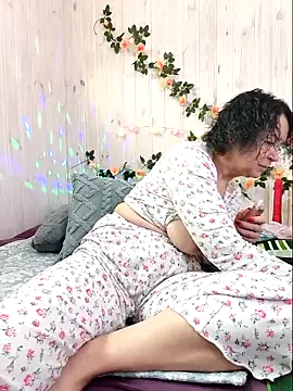 Snapshot of LitisiaLove4551 chatting on February 18, 2026, 7:49 am LitisiaLove4551 online show from February 18, 2026, 7:49 am