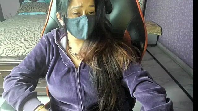 Snapshot of ShylaGill chatting on December 18, 2025, 8:23 pm ShylaGill online show from December 18, 2025, 8:23 pm