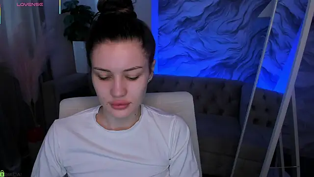 Aria Mila online show from April 15, 2026, 3:23 am