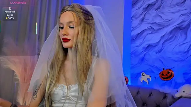 Aria Mila online show from October 30, 2025, 11:30 am