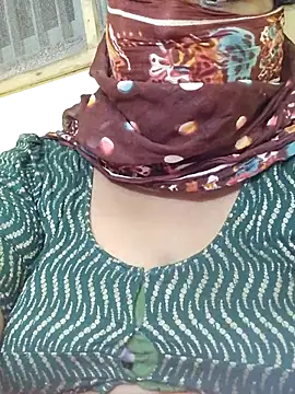 Snapshot of Tamilreethu chatting on November 3, 2025, 4:32 pm Tamilreethu online show from November 3, 2025, 4:32 pm