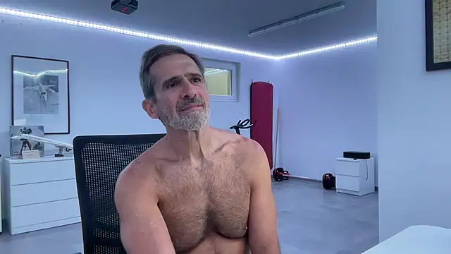 Snapshot of cumwithbrad chatting on October 10, 2025, 9:10 am cumwithbrad online show from October 10, 2025, 9:10 am
