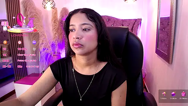 SophiaWalker 1 online show from November 15, 2025, 11:47 am