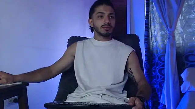 Snapshot of ArturoCardona_ chatting on May 11, 2026, 1:45 pm ArturoCardona online show from May 11, 2026, 1:45 pm