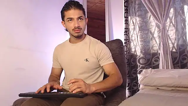 Snapshot of ArturoCardona_ chatting on April 24, 2026, 12:51 pm ArturoCardona online show from April 24, 2026, 12:51 pm