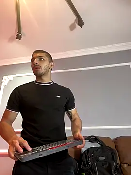 Snapshot of ArturoCardona_ chatting on October 22, 2025, 12:59 pm ArturoCardona online show from October 22, 2025, 12:59 pm