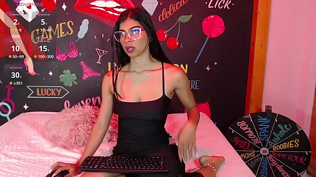 Snapshot of Lola_Pierce chatting on November 14, 2025, 12:09 pm Lola Pierce online show from November 14, 2025, 12:09 pm