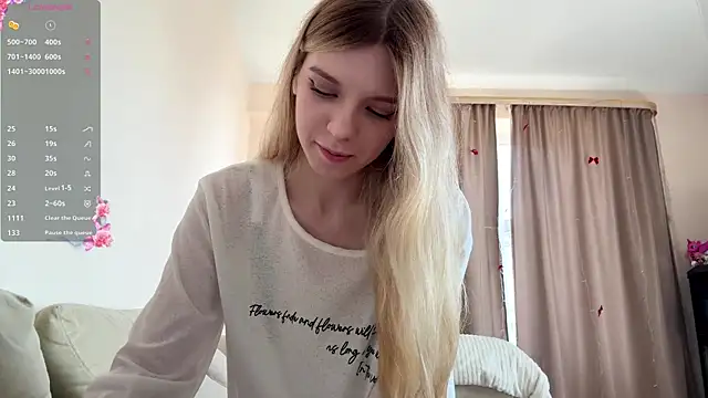 Snapshot of FruityXo chatting on June 7, 2026, 10:42 am FruityXo online show from June 7, 2026, 10:42 am