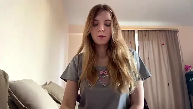 Snapshot of FruityXo chatting on March 2, 2026, 1:07 pm FruityXo online show from March 2, 2026, 1:07 pm