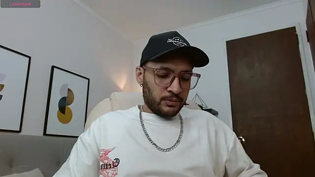   Damian    online show from November 2, 2025, 10:37 pm