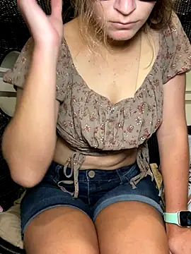 Lilamelon online show from September 18, 2025, 7:50 pm