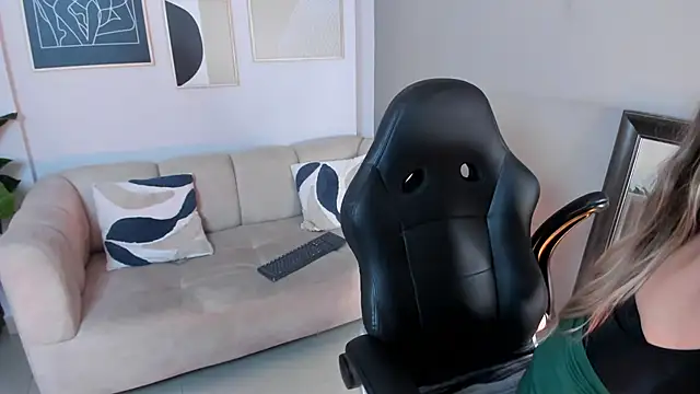 Snapshot of marie_bass chatting on January 13, 2026, 12:53 pm marie bass online show from January 13, 2026, 12:53 pm