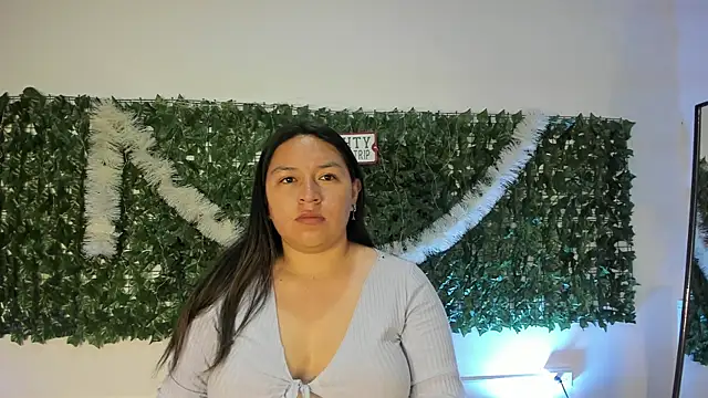 BellaRoux1 online show from December 17, 2025, 11:59 am