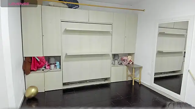 LilyWhitney online show from April 14, 2026, 3:55 am