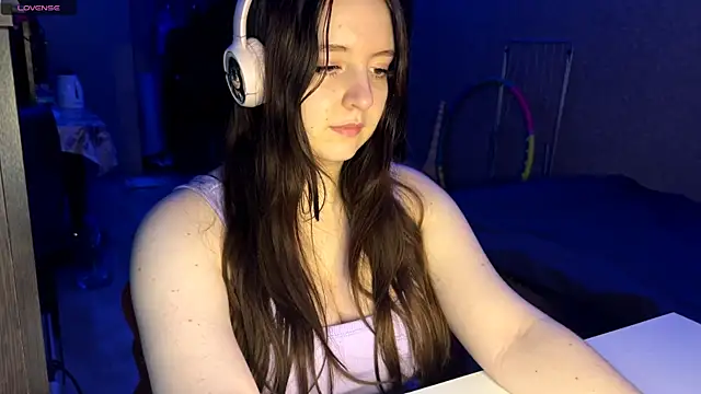 LauretteRagar online show from November 21, 2025, 5:12 pm