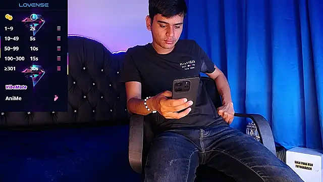 Charlie Cock  online show from November 30, 2025, 4:13 am