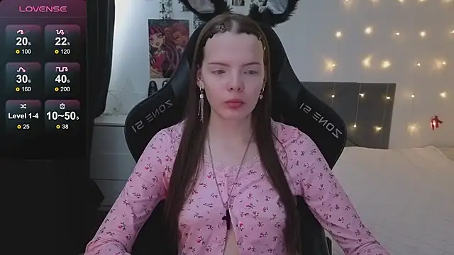 Snapshot of Luna_Navy chatting on February 15, 2026, 7:09 am Luna Navy online show from February 15, 2026, 7:09 am