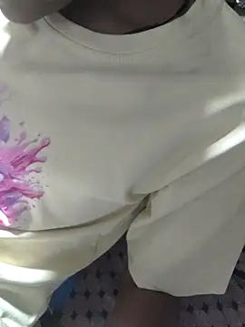 POOJACOUPLE online show from October 17, 2025, 4:38 am