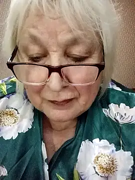 Alexia64231 online show from November 25, 2025, 5:02 pm