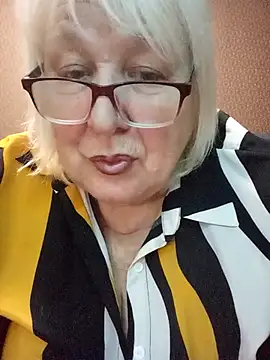 Alexia64231 online show from November 19, 2025, 3:45 pm