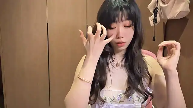 Snapshot of Lilium-520 chatting on November 11, 2025, 11:38 am Lilium-520 online show from November 11, 2025, 11:38 am