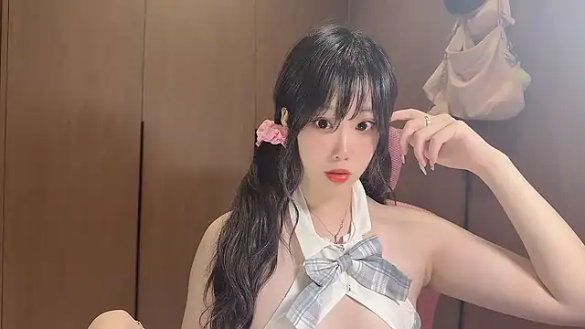 Snapshot of Lilium-520 chatting on October 26, 2025, 10:37 am Lilium-520 online show from October 26, 2025, 10:37 am