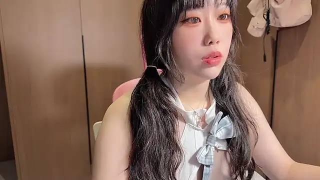 Snapshot of Lilium-520 chatting on November 23, 2025, 11:53 am Lilium-520 online show from November 23, 2025, 11:53 am