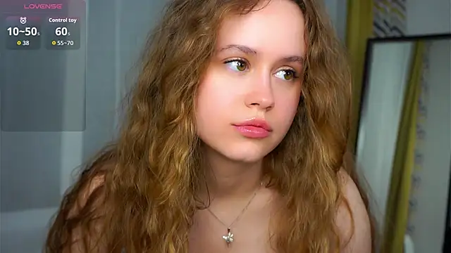 SusannaScholler online show from October 19, 2025, 6:43 pm