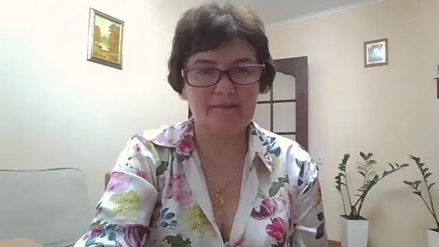 Snapshot of Galina56301 chatting on November 17, 2025, 3:27 pm Galina56301 online show from November 17, 2025, 3:27 pm