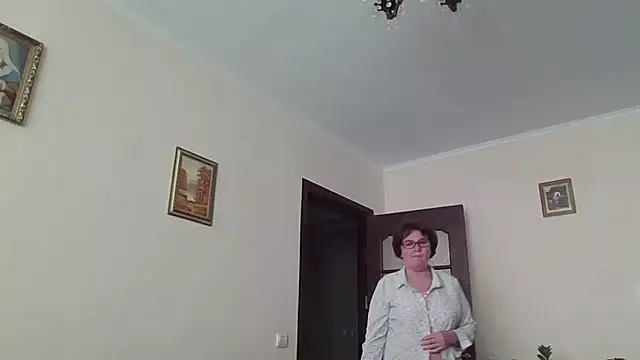 Snapshot of Galina56301 chatting on September 18, 2025, 3:15 pm Galina56301 online show from September 18, 2025, 3:15 pm