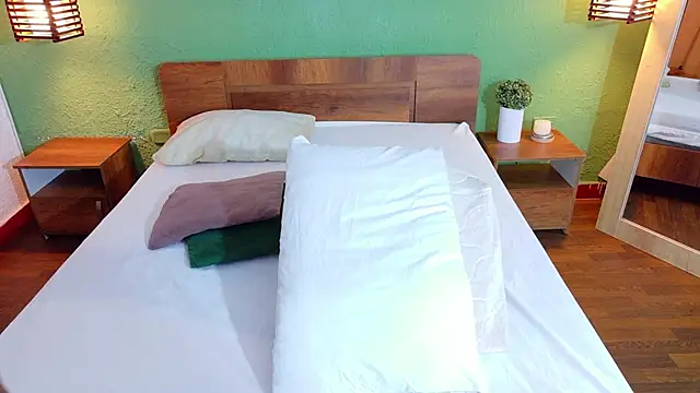 Snapshot of Chocolatte_dreams chatting on October 1, 2025, 1:15 pm Chocolatte dreams online show from October 1, 2025, 1:15 pm