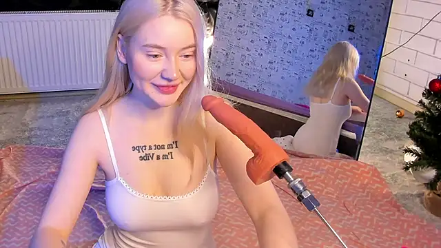 Snapshot of Lillie_Berry chatting on February 11, 2026, 4:45 am Lillie Berry online show from February 11, 2026, 4:45 am