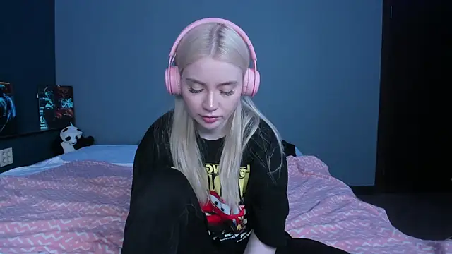Snapshot of Lillie_Berry chatting on May 23, 2026, 4:44 am Lillie Berry online show from May 23, 2026, 4:44 am