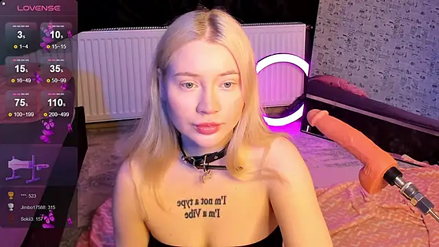 Snapshot of Lillie_Berry chatting on February 25, 2026, 4:34 am Lillie Berry online show from February 25, 2026, 4:34 am