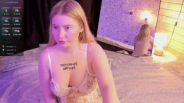 Lillie Berry online show from November 18, 2025, 4:49 am