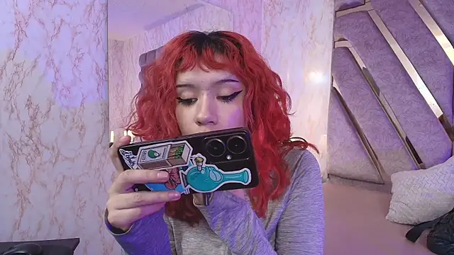 Snapshot of redd_pandaa chatting on November 12, 2025, 3:21 am redd pandaa online show from November 12, 2025, 3:21 am