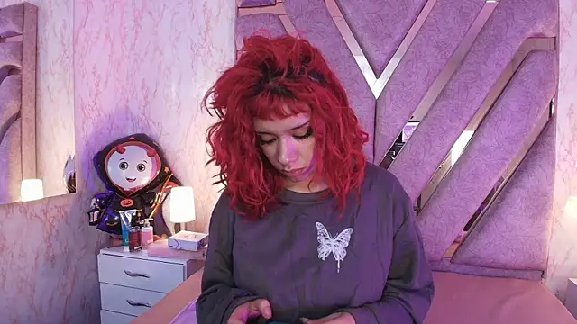 Snapshot of redd_pandaa chatting on October 17, 2025, 4:05 am redd pandaa online show from October 17, 2025, 4:05 am