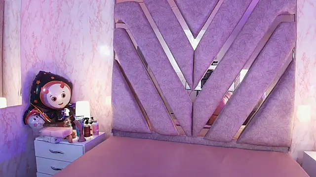 Snapshot of redd_pandaa chatting on October 16, 2025, 3:59 am redd pandaa online show from October 16, 2025, 3:59 am