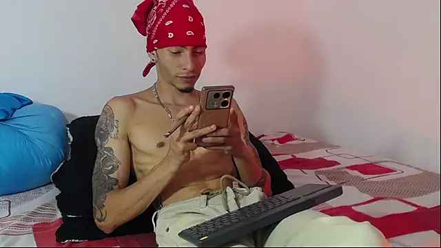 Snapshot of Daniel_laverde chatting on September 15, 2025, 7:58 pm Daniel laverde online show from September 15, 2025, 7:58 pm