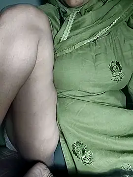 Hotty-Monaa online show from November 6, 2025, 5:28 pm