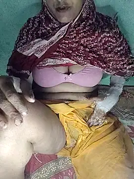 Hotty-Monaa online show from October 9, 2025, 5:02 pm