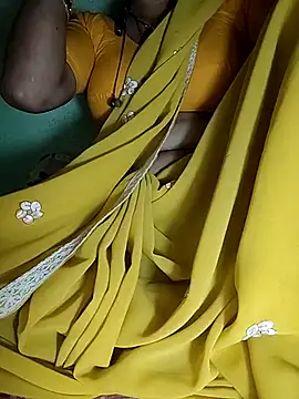 Hotty-Monaa online show from October 19, 2025, 5:05 pm