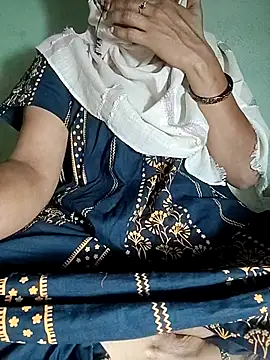 Hotty-Monaa online show from November 24, 2025, 4:51 pm