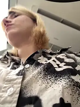 Snapshot of Cherry___Blossom chatting on September 22, 2025, 10:32 am Cherry Blossom online show from September 22, 2025, 10:32 am