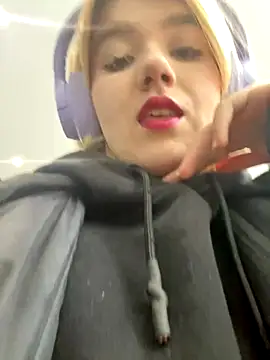 Snapshot of Cherry___Blossom chatting on October 2, 2025, 11:02 am Cherry Blossom online show from October 2, 2025, 11:02 am