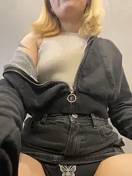 Snapshot of Cherry___Blossom chatting on February 8, 2026, 10:46 am Cherry Blossom online show from February 8, 2026, 10:46 am