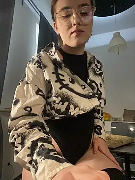 Snapshot of Cherry___Blossom chatting on November 27, 2025, 9:21 am Cherry Blossom online show from November 27, 2025, 9:21 am